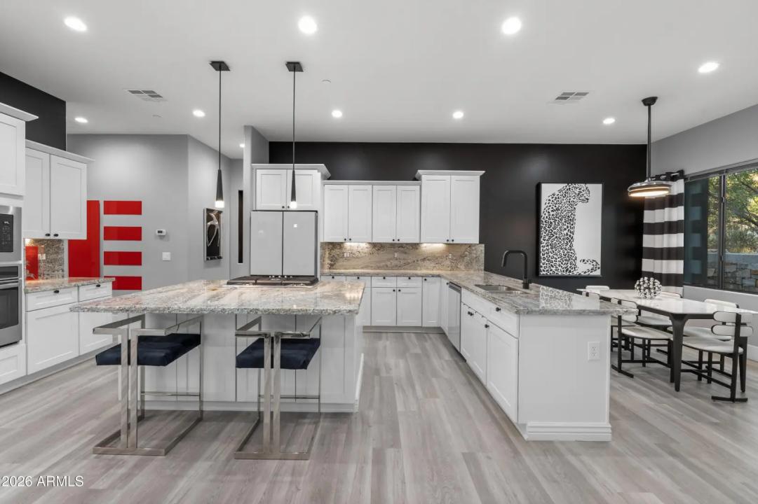 Real Estate Picture 12
