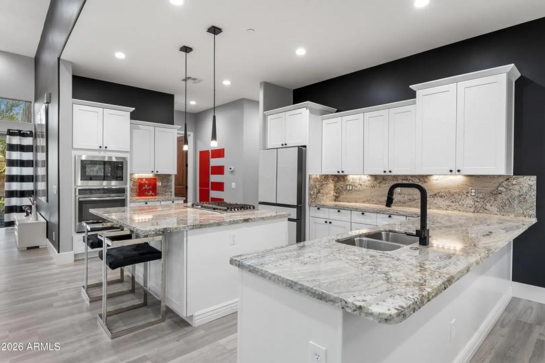 Real Estate Picture 18