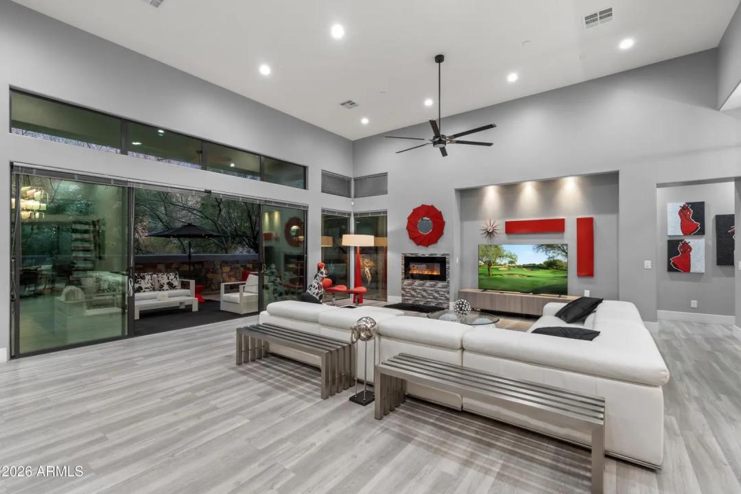 Real Estate Picture 16