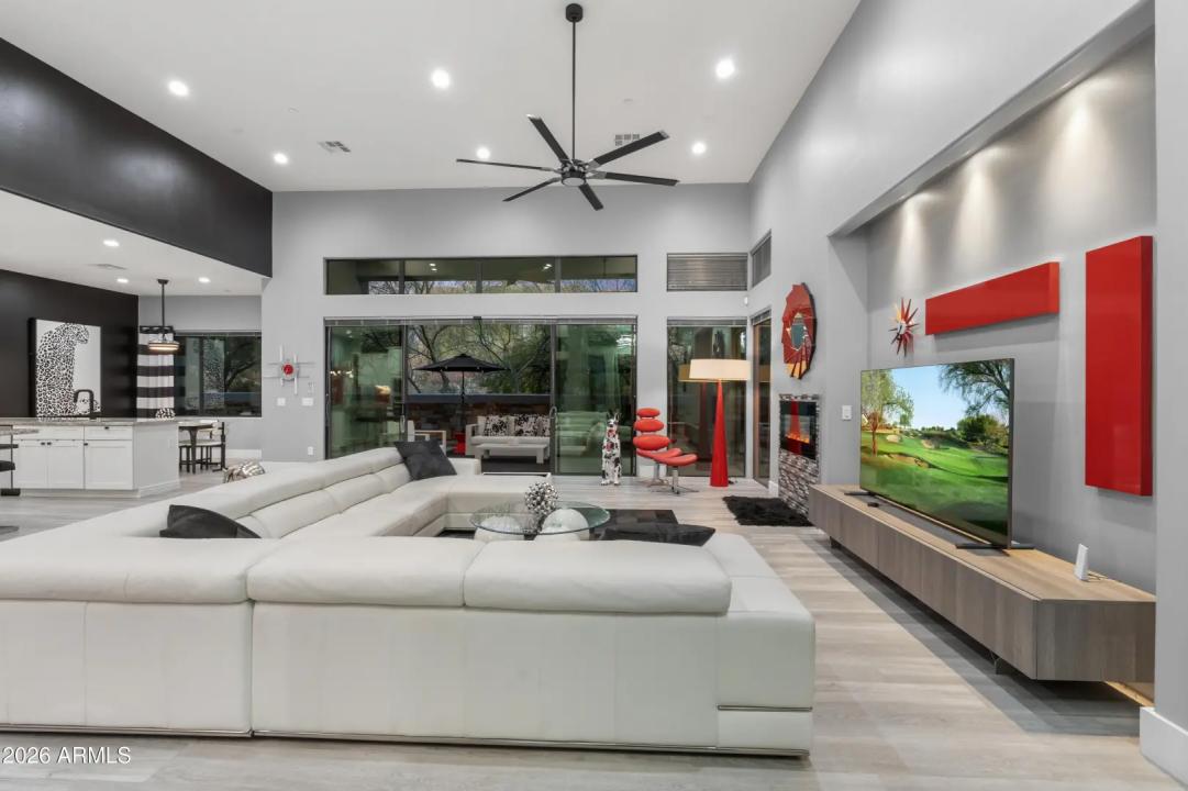 Real Estate Picture 4