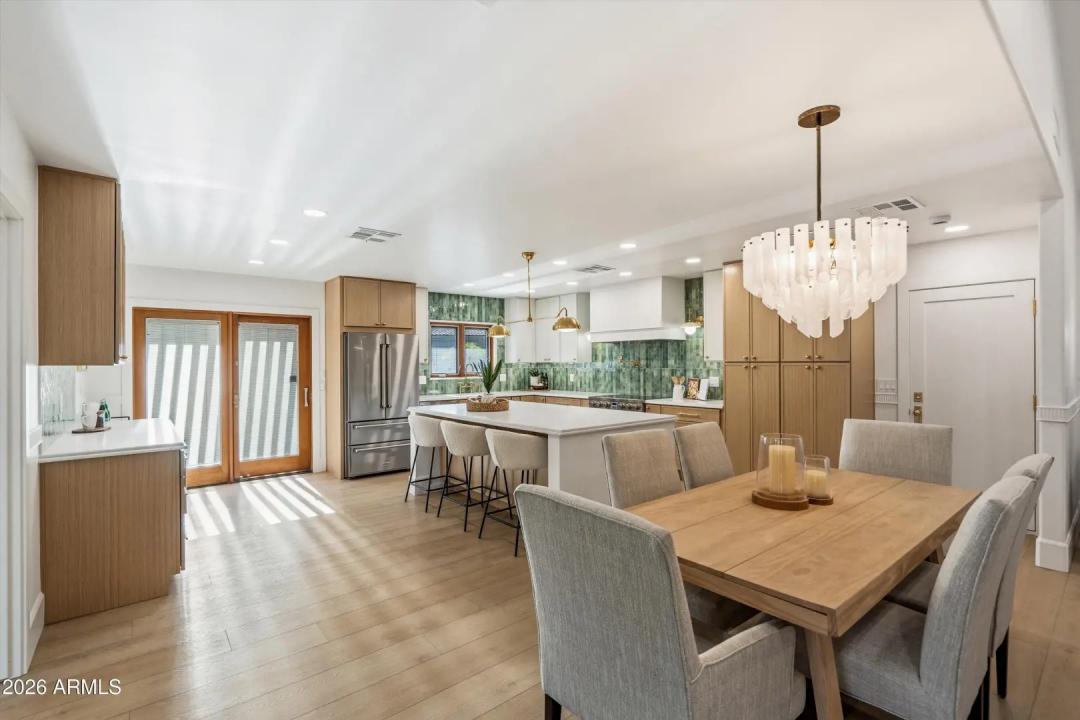 Real Estate Picture 11