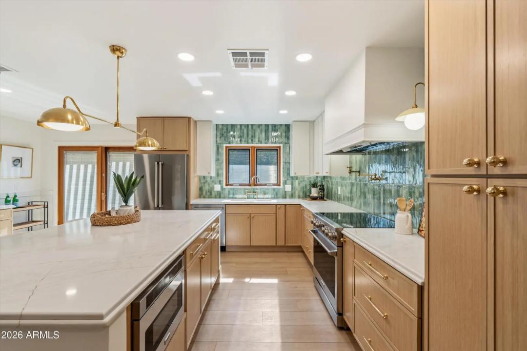 Real Estate Picture 12