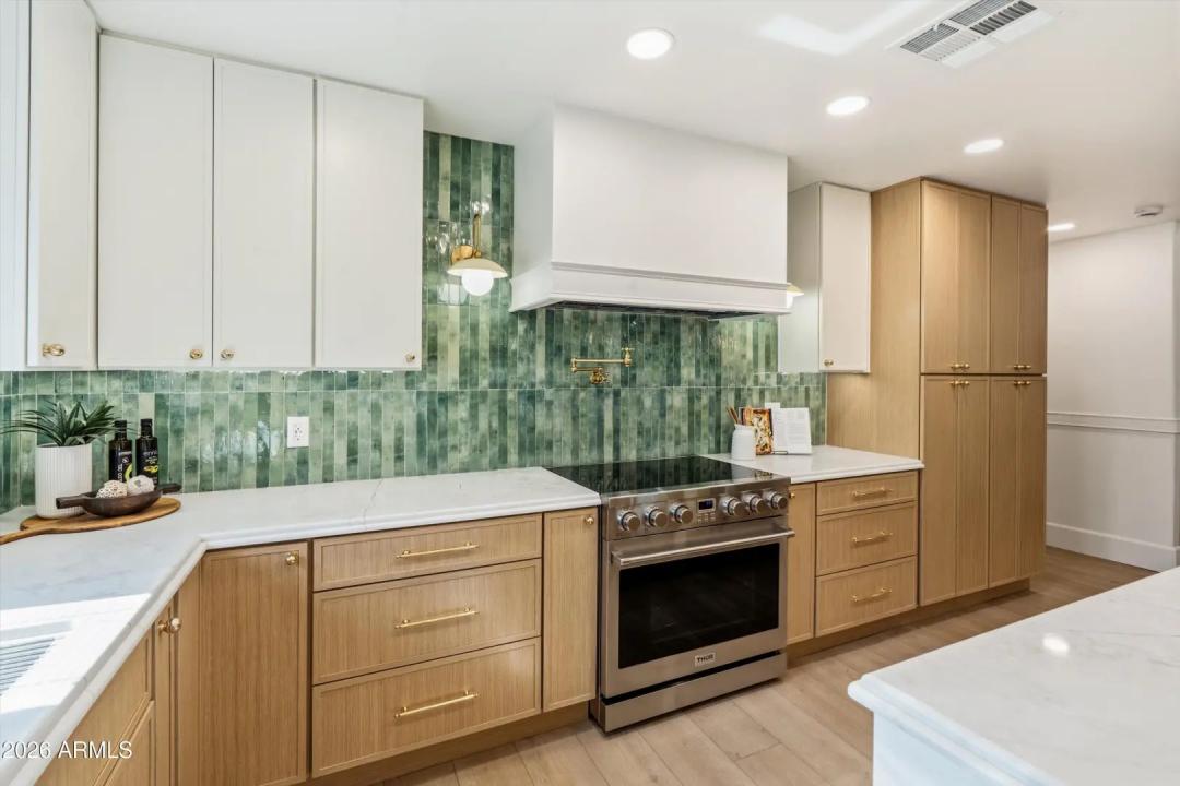 Real Estate Picture 13