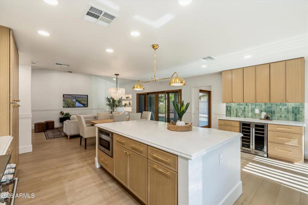 Real Estate Picture 14