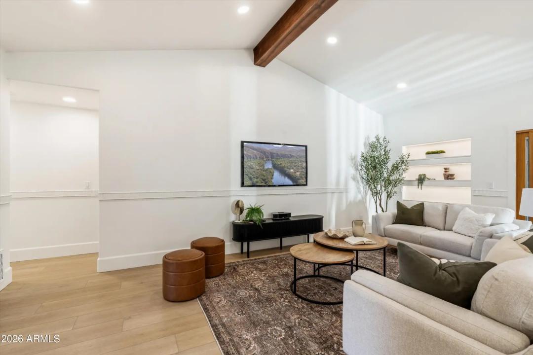 Real Estate Picture 18