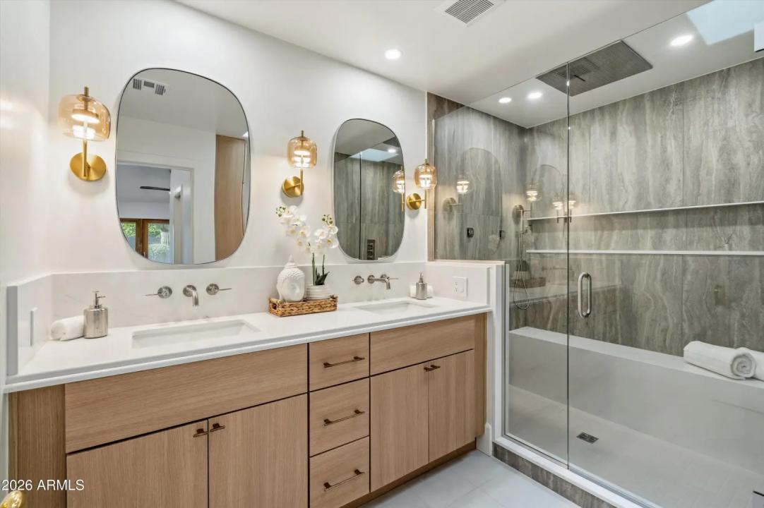 Real Estate Picture 22