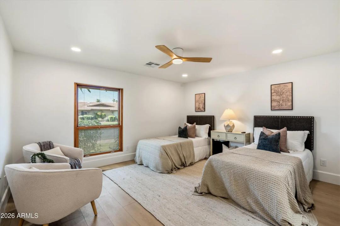 Real Estate Picture 24