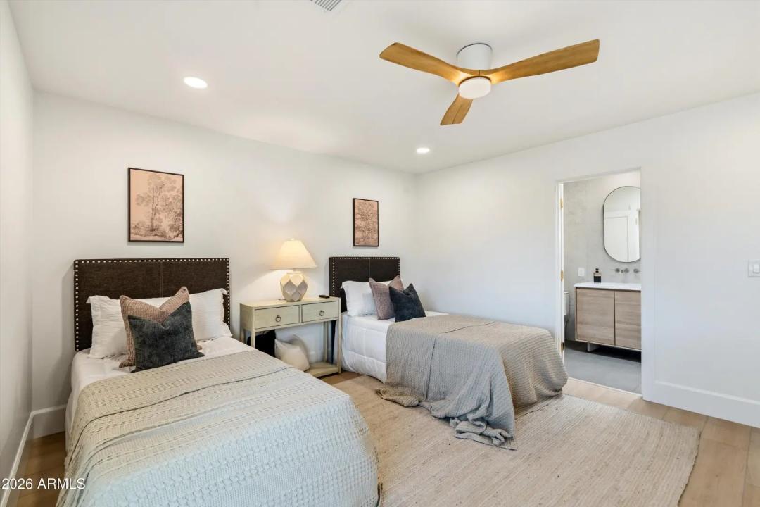 Real Estate Picture 25