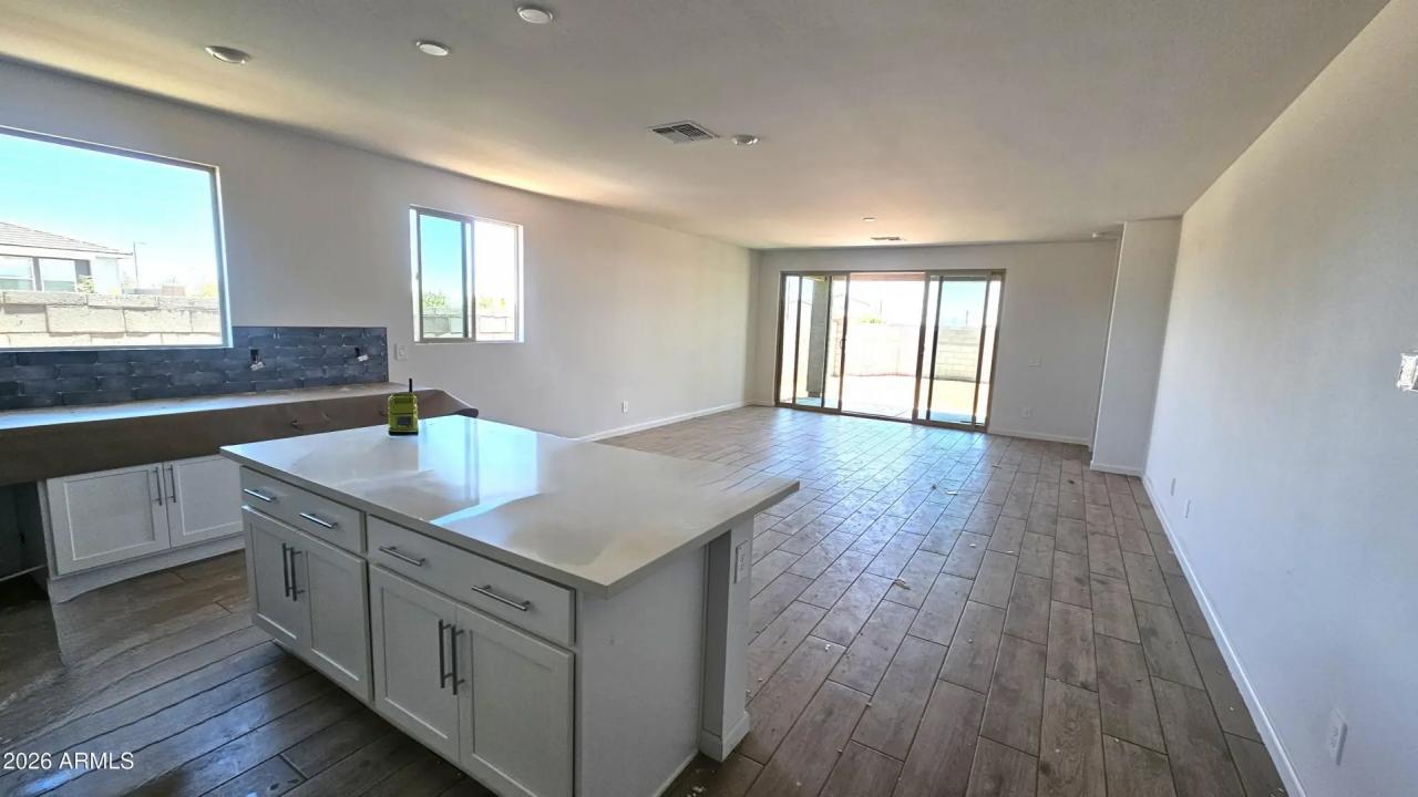 Real Estate Picture 3