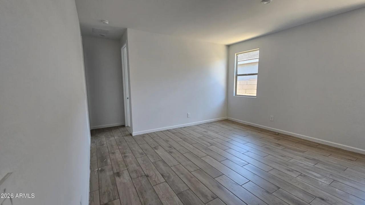 Real Estate Picture 4