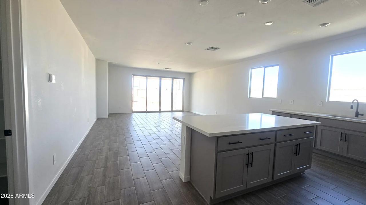 Real Estate Picture 3
