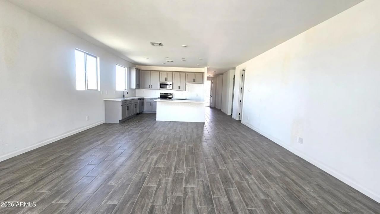 Real Estate Picture 4
