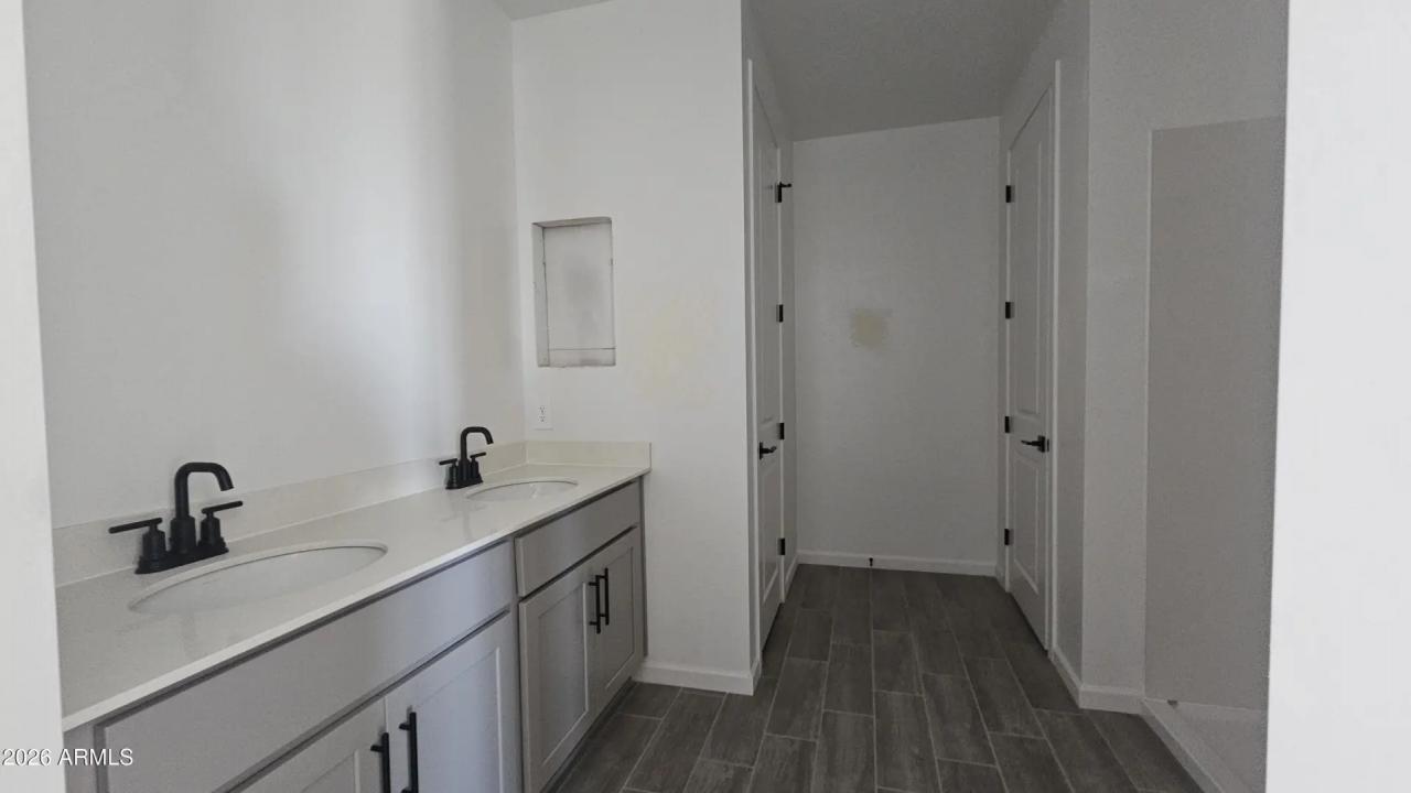 Real Estate Picture 5