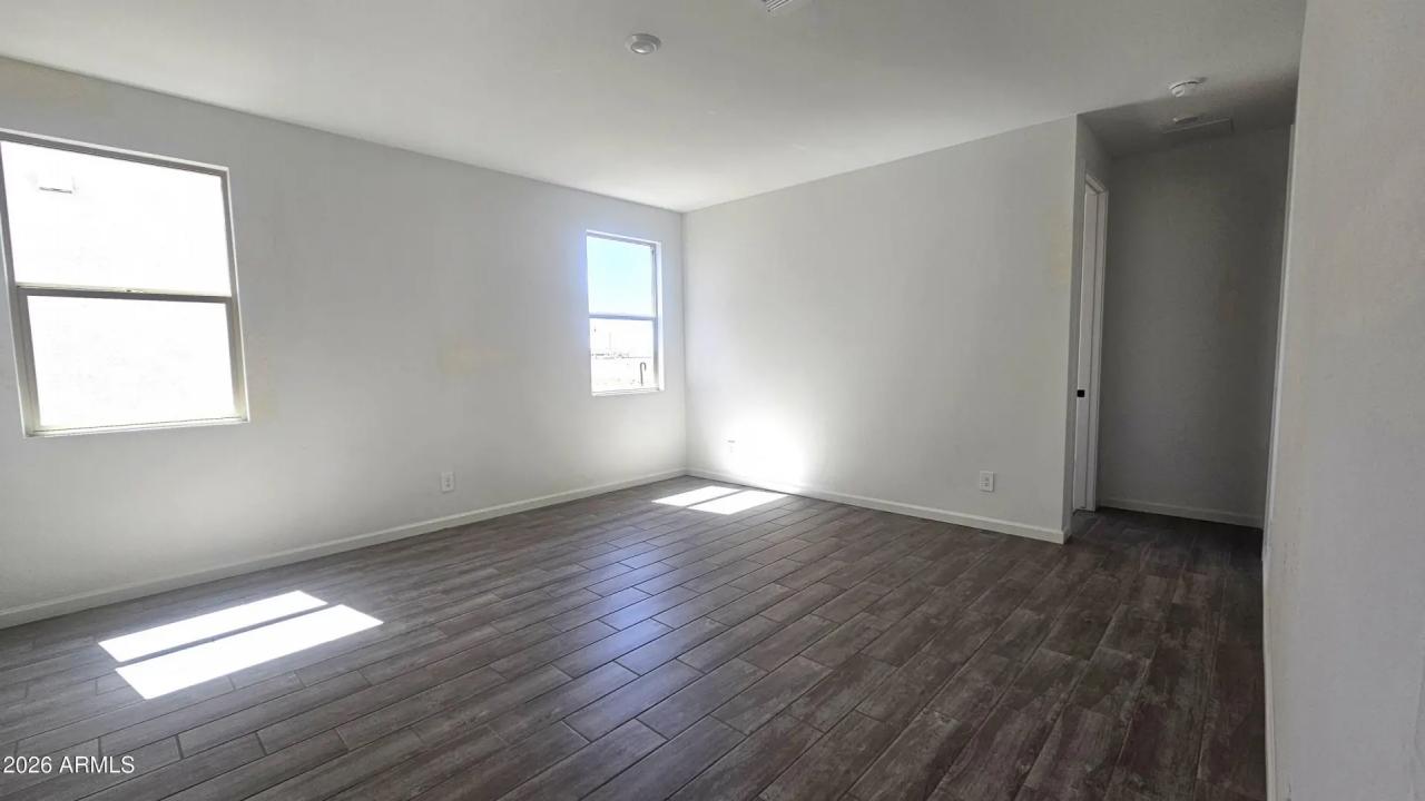Real Estate Picture 7