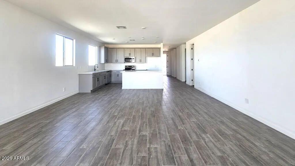 Real Estate Picture 4