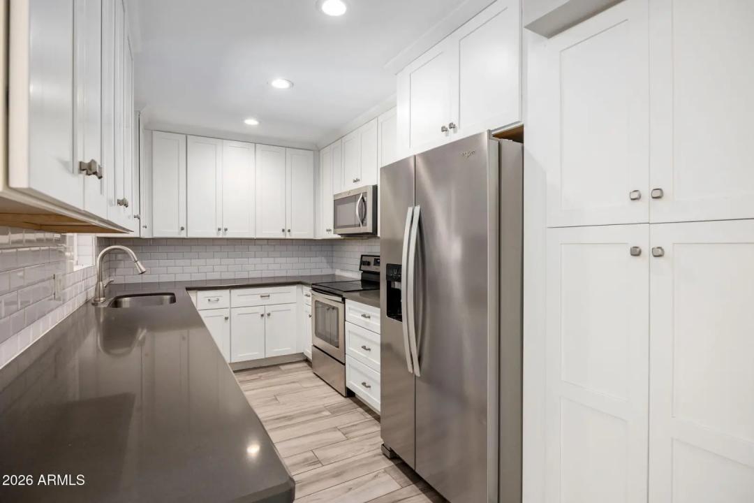Real Estate Picture 3