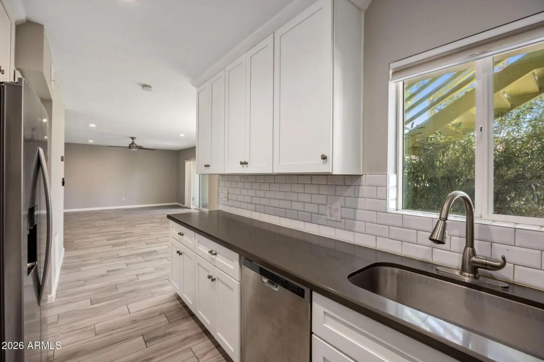 Real Estate Picture 4