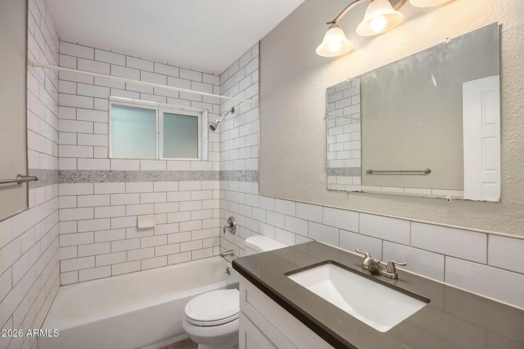 Real Estate Picture 11