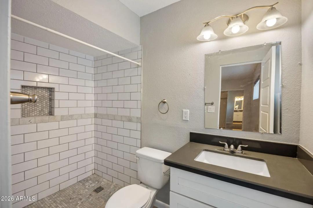 Real Estate Picture 9