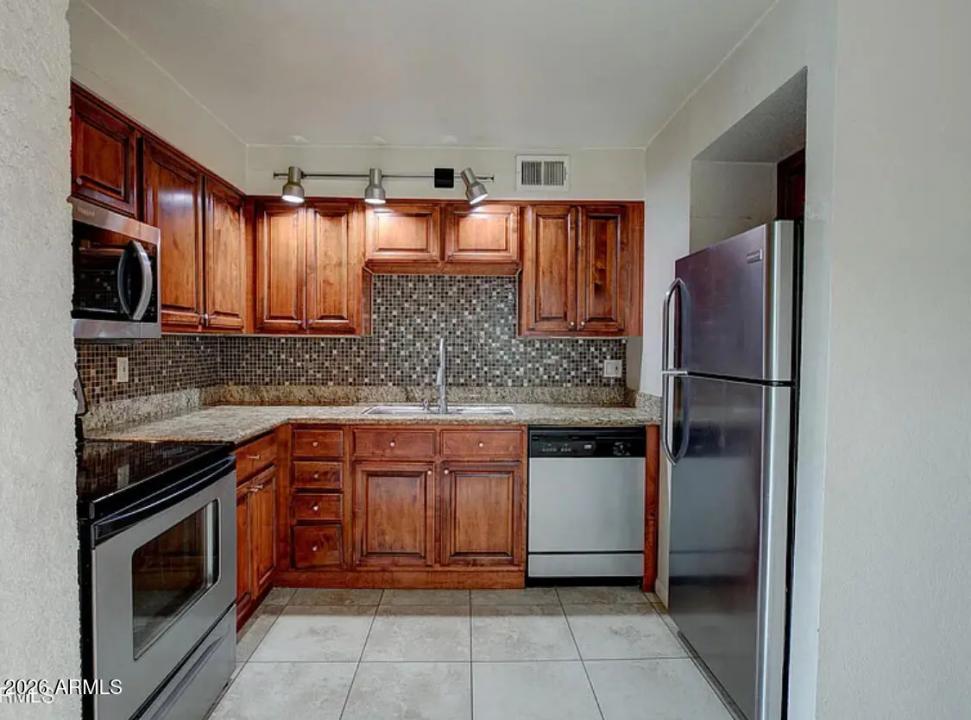 Real Estate Picture 16