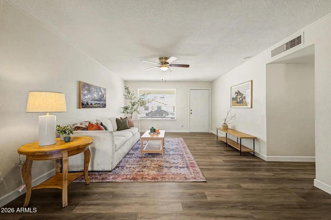 Real Estate Picture 4