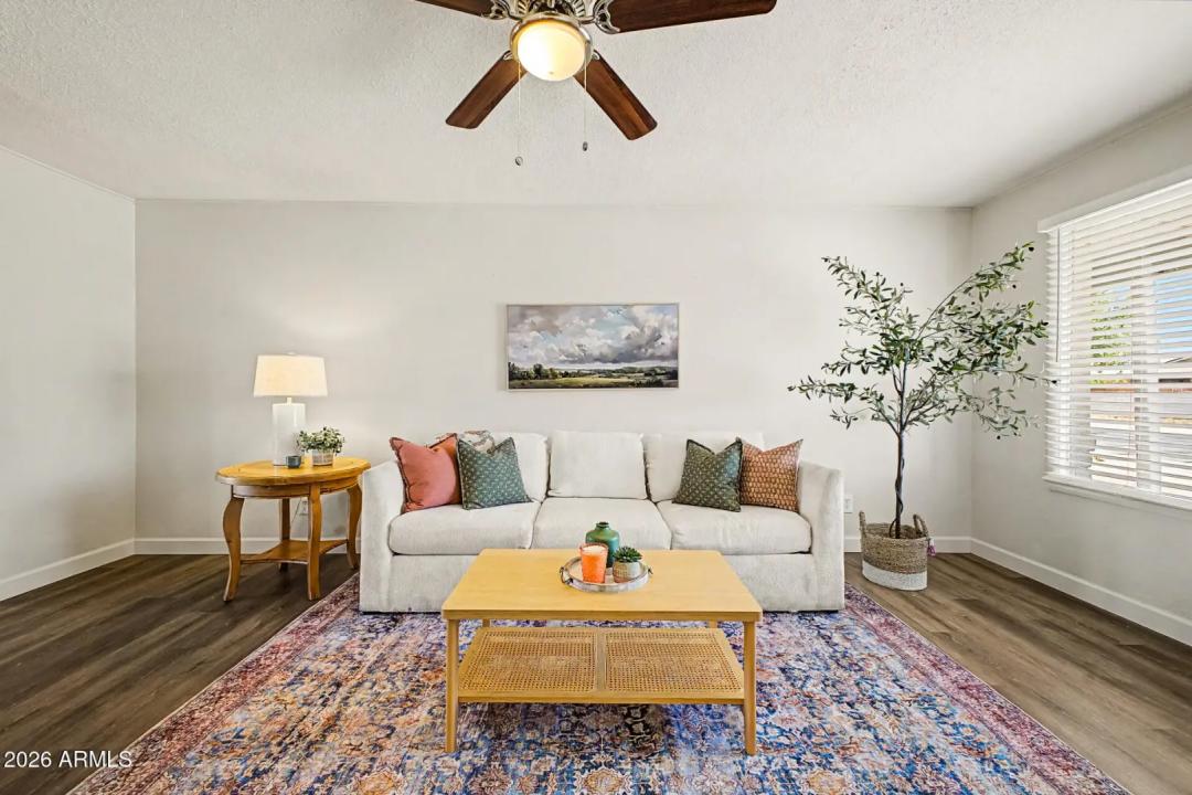 Real Estate Picture 3