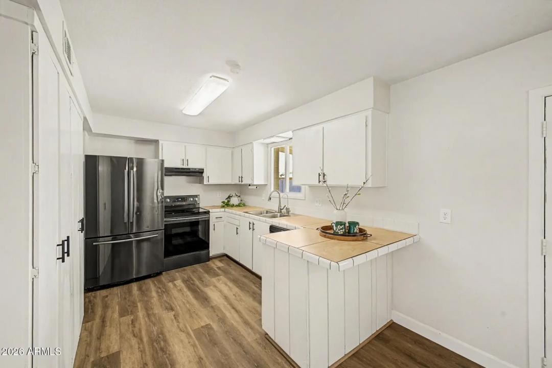 Real Estate Picture 6