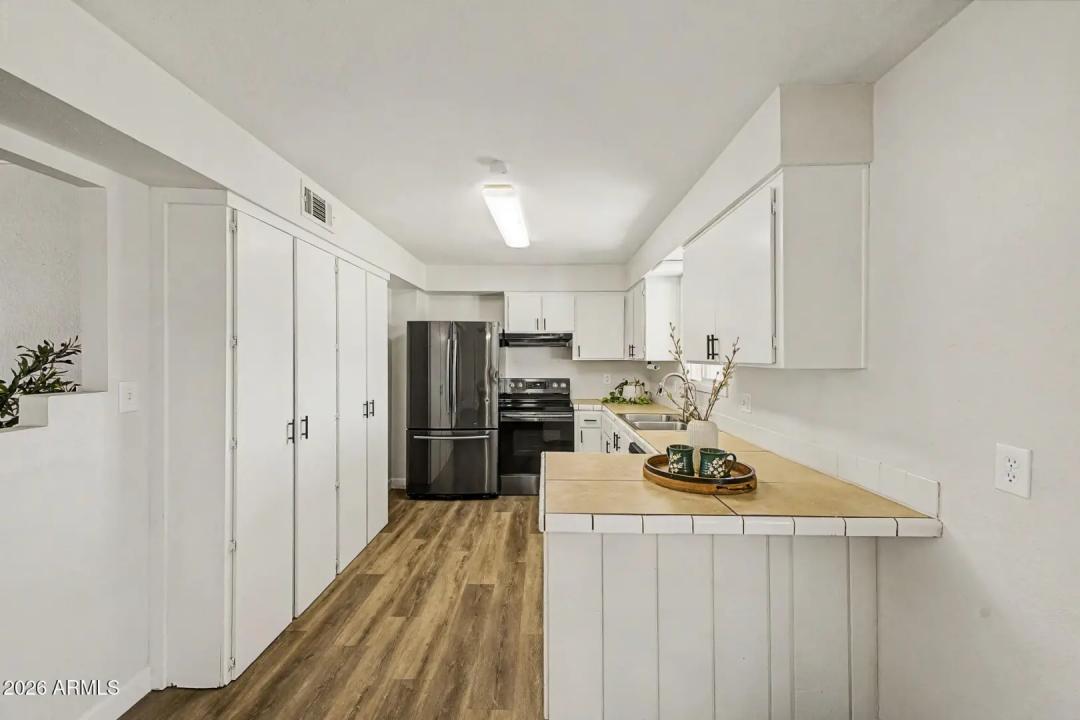 Real Estate Picture 7
