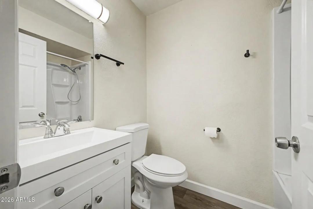 Real Estate Picture 9
