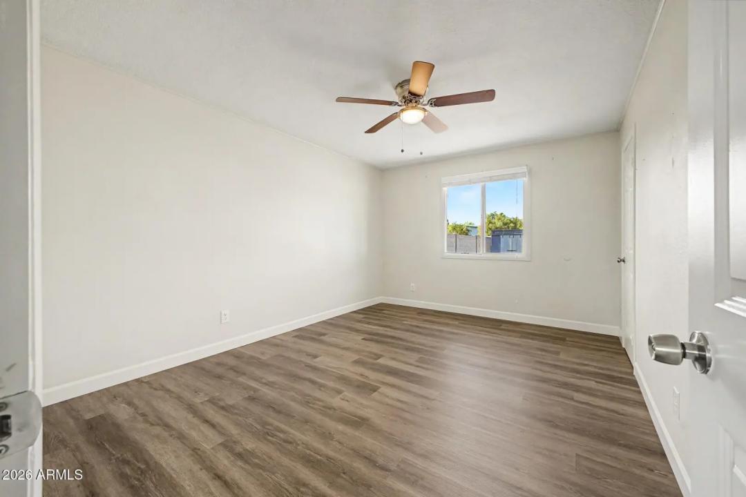 Real Estate Picture 14
