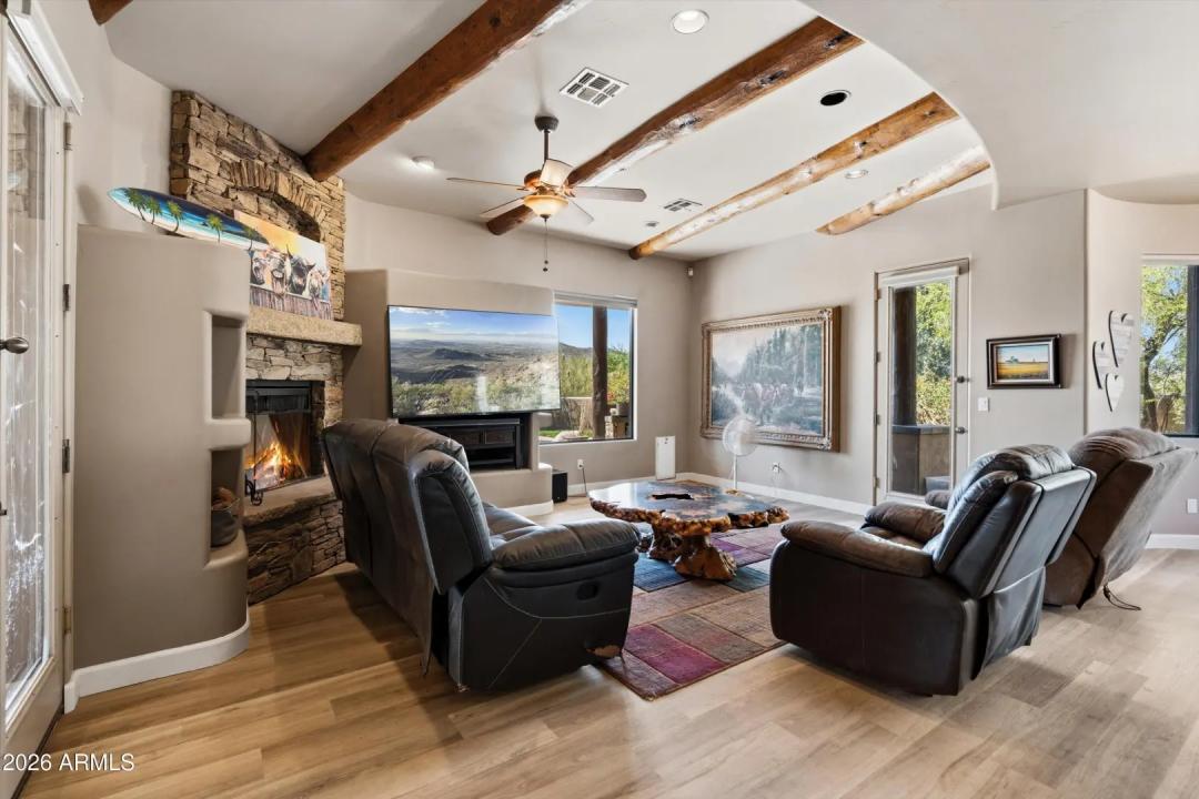 Real Estate Picture 16