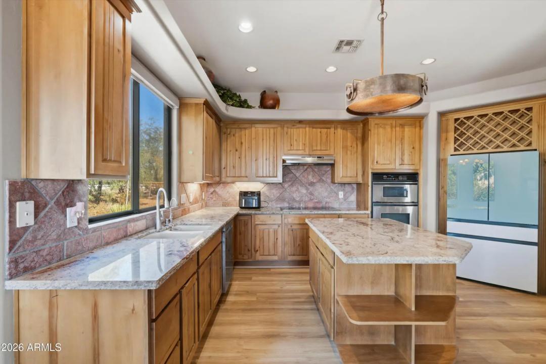 Real Estate Picture 5