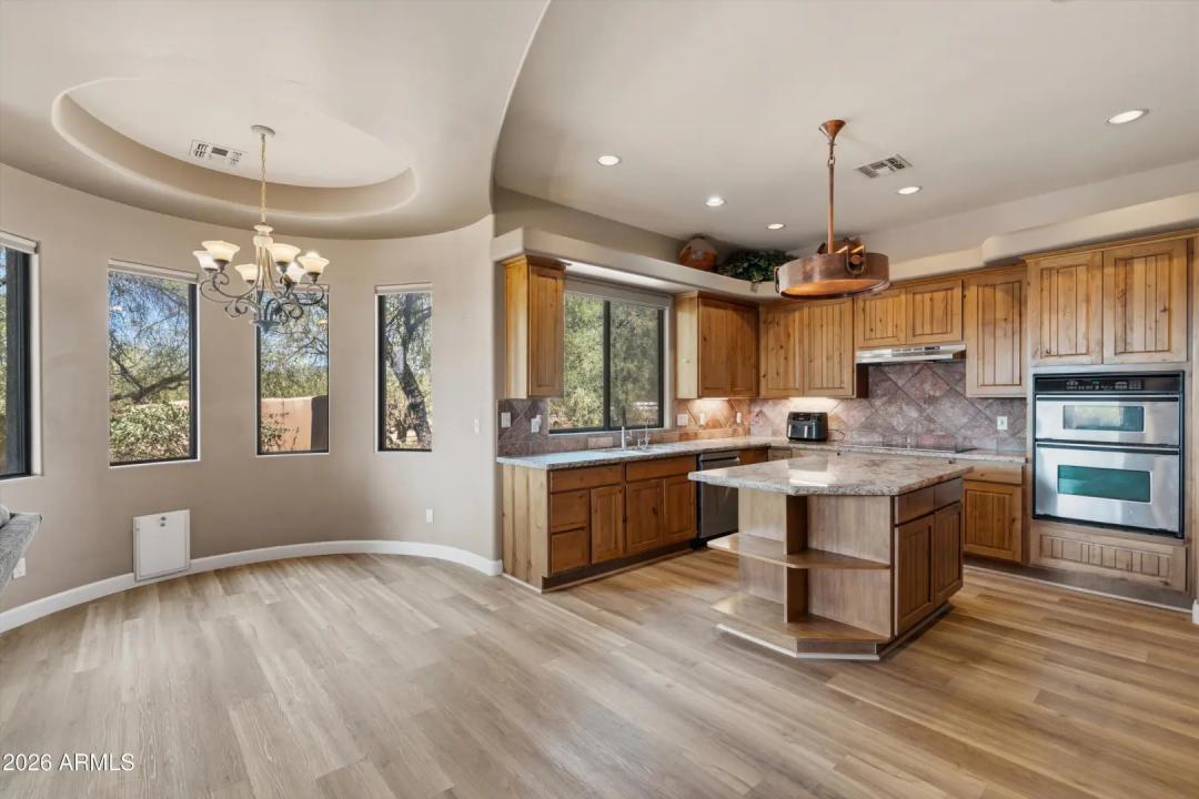 Real Estate Picture 6