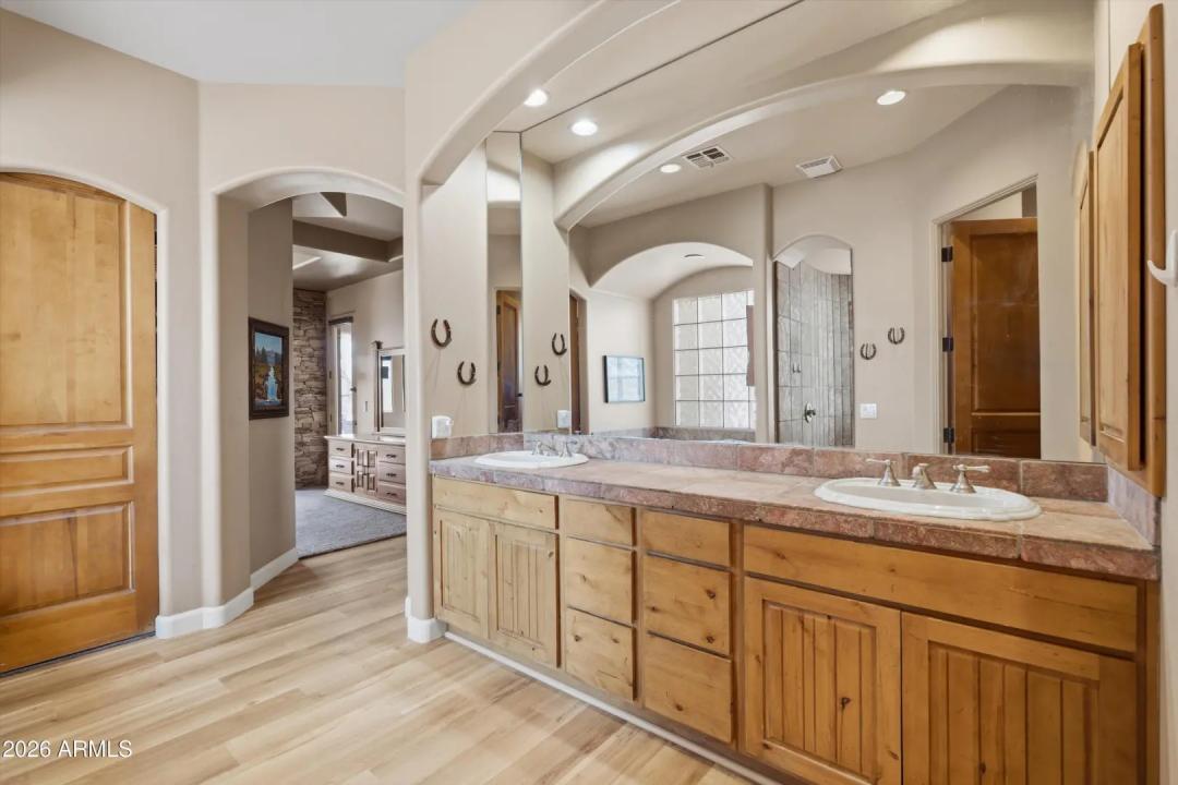 Real Estate Picture 24