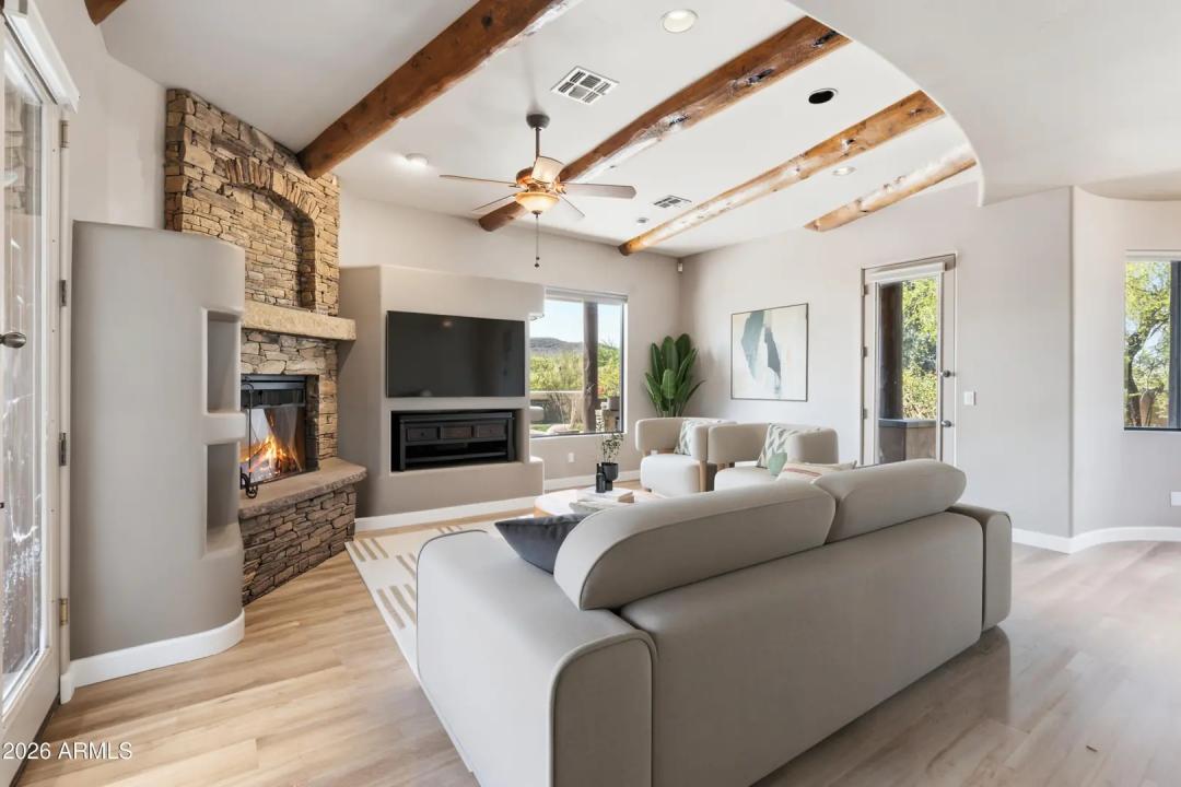 Real Estate Picture 8