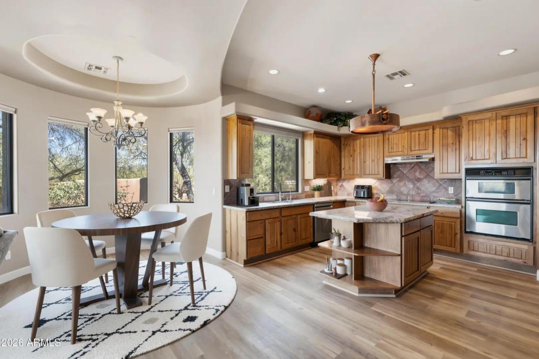 Real Estate Picture 10