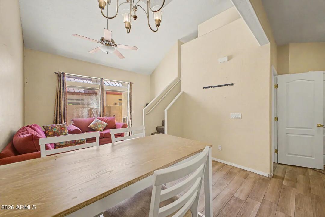 Real Estate Picture 4
