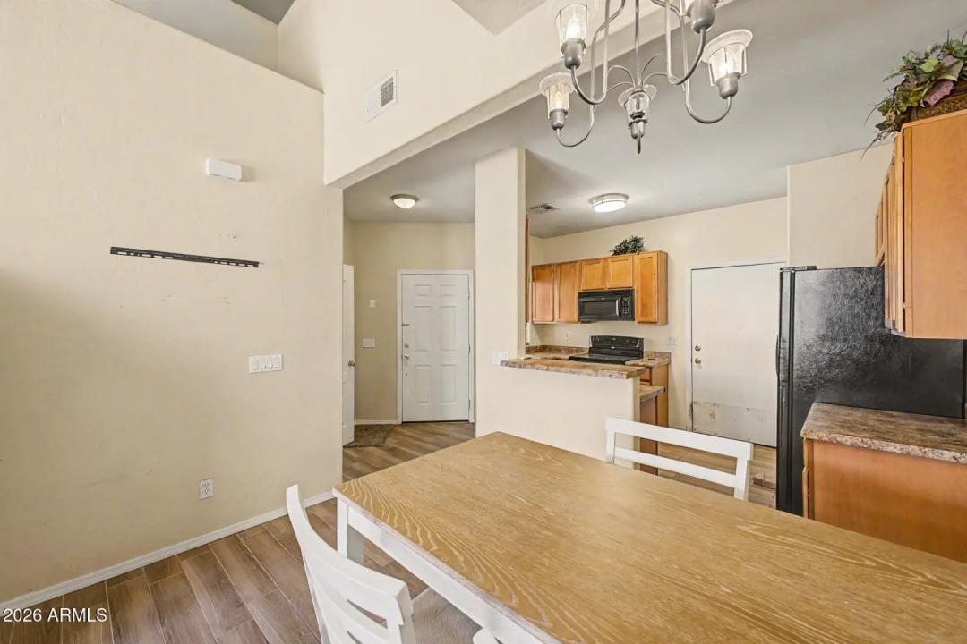 Real Estate Picture 5