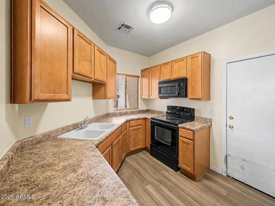 Real Estate Picture 7