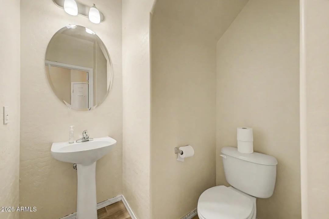 Real Estate Picture 9