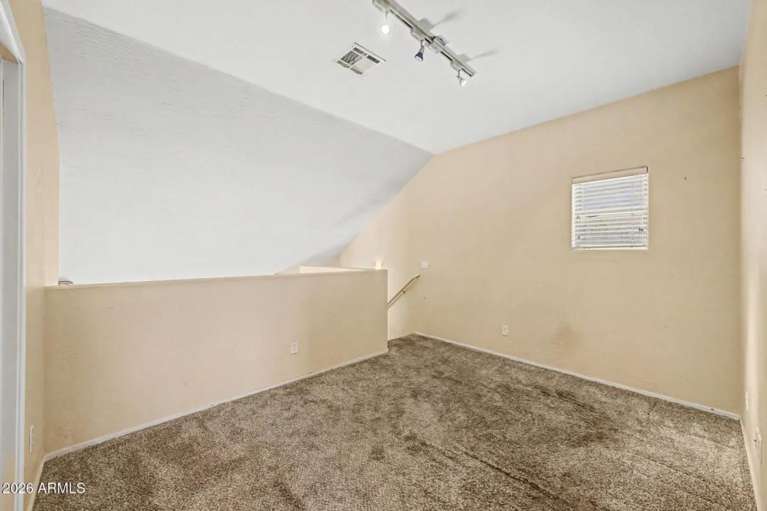 Real Estate Picture 11