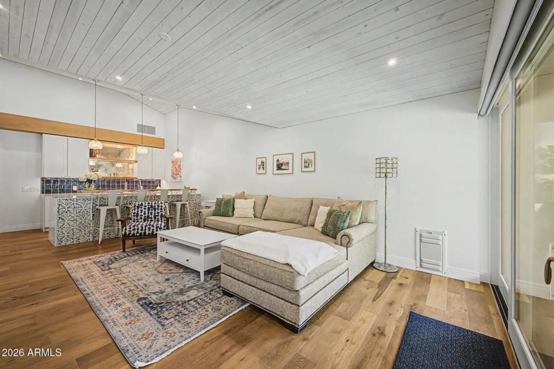 Real Estate Picture 22