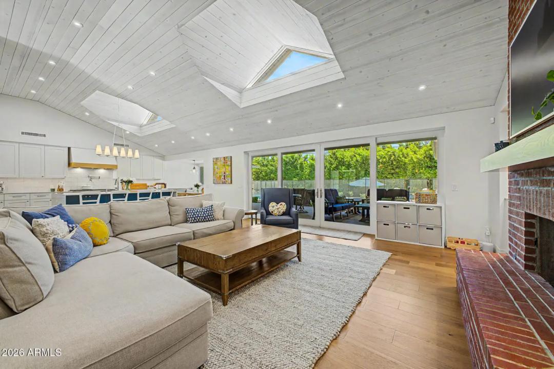 Real Estate Picture 8