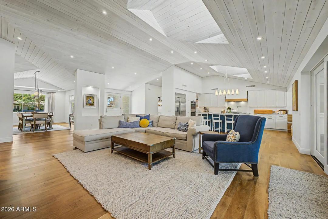 Real Estate Picture 9