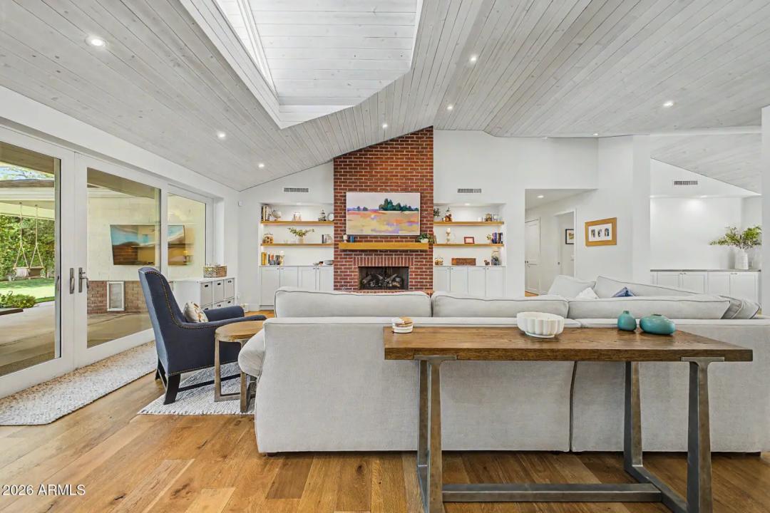 Real Estate Picture 11