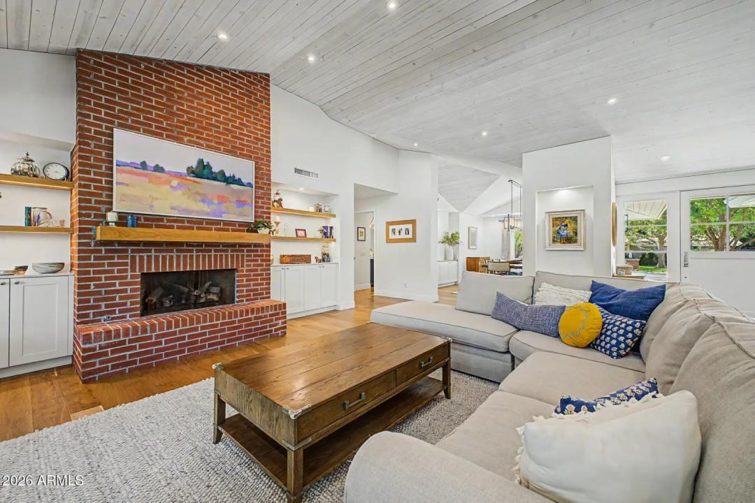 Real Estate Picture 10