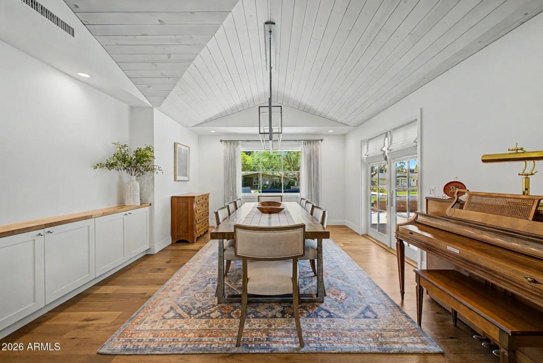 Real Estate Picture 12