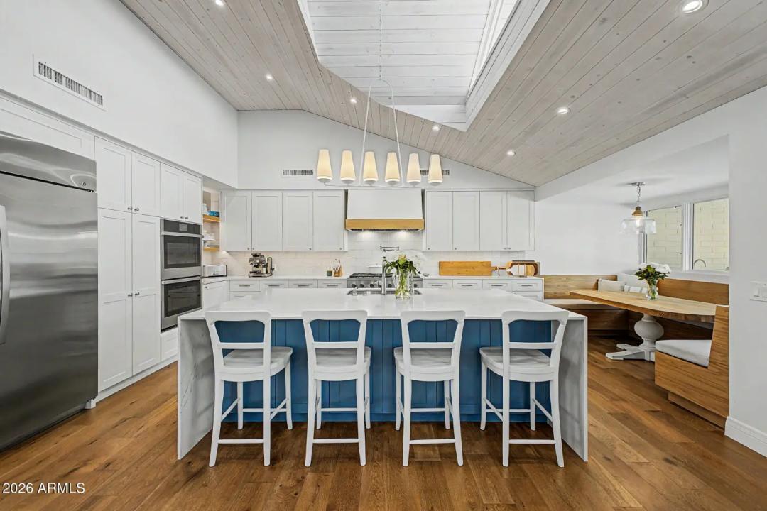 Real Estate Picture 3