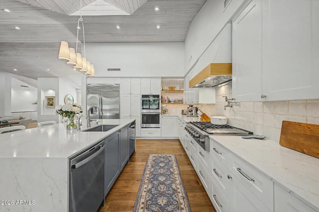 Real Estate Picture 6