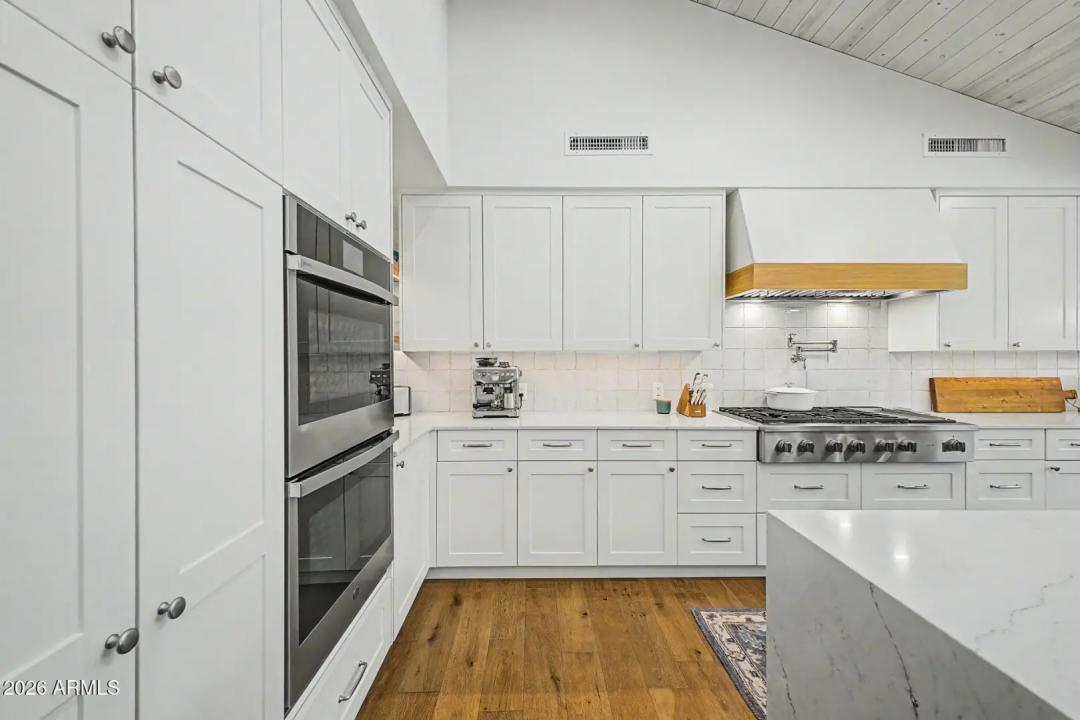 Real Estate Picture 4